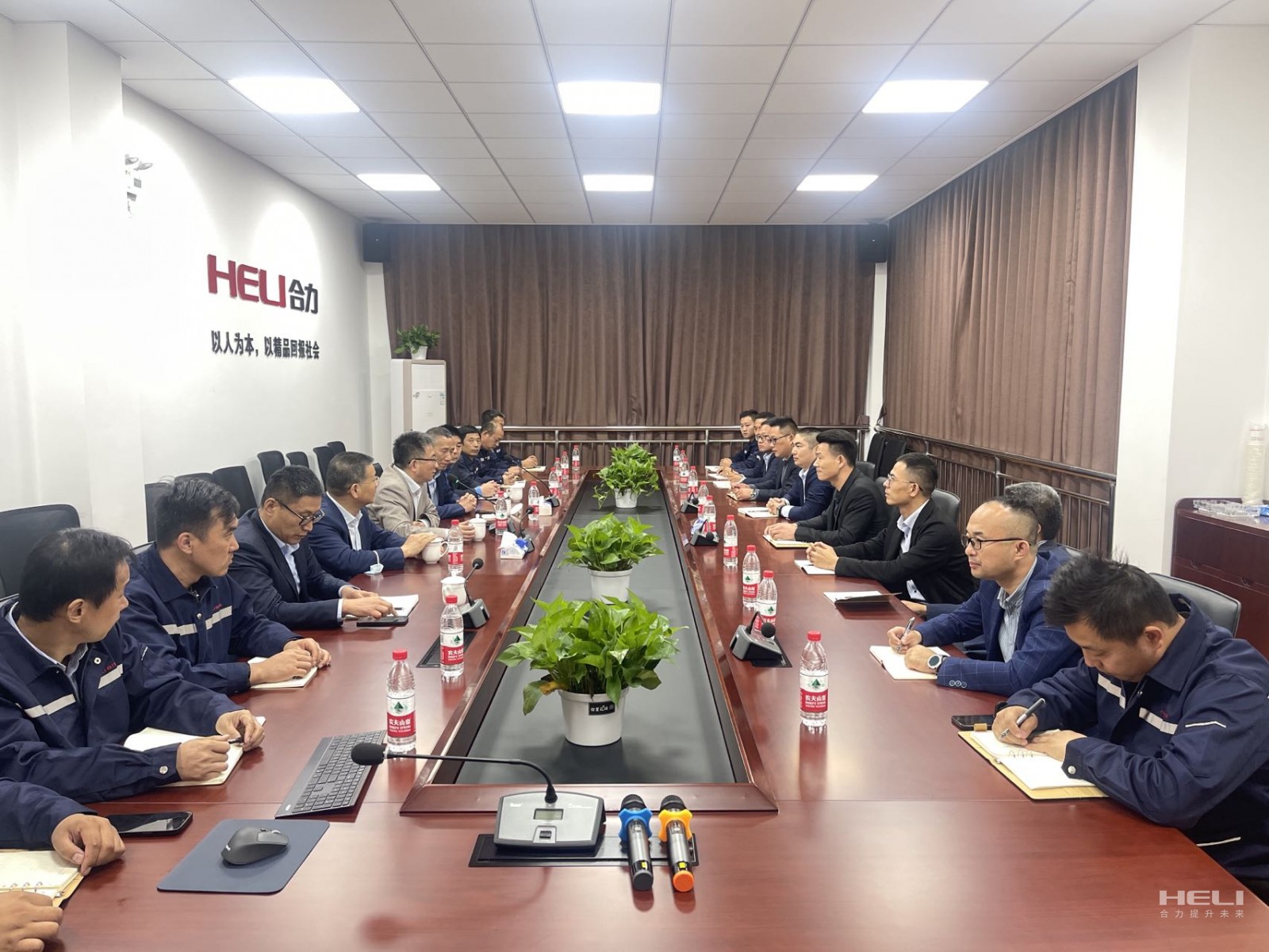 与上海CA88昆山、嘉定分公司员工互换座谈.jpg